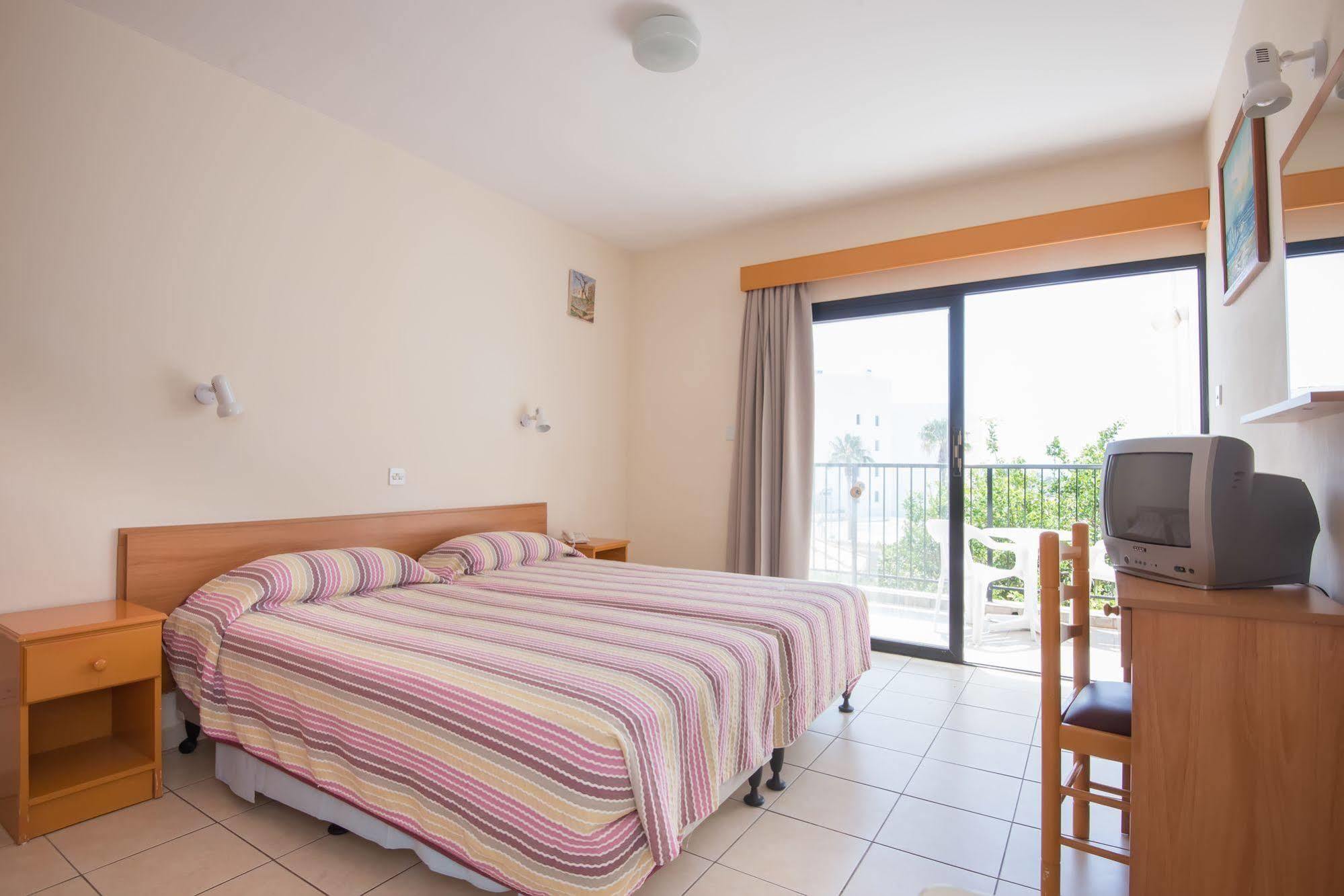 Kkaras Hotel 3 Star Ayia Napa Exterior foto